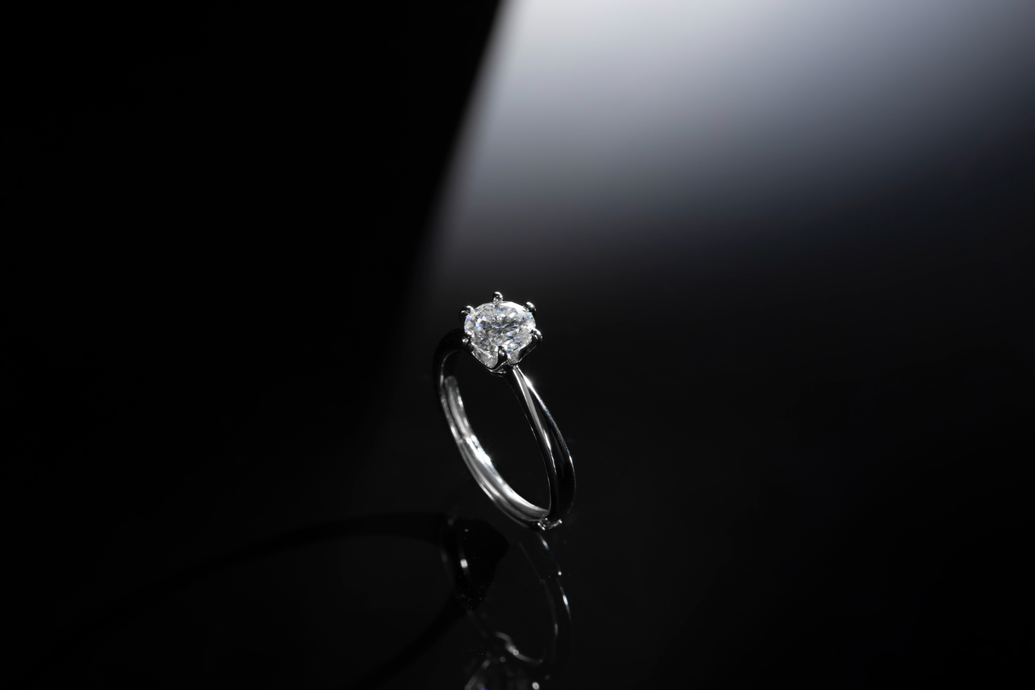 Sell a Diamond Ring in NYC - Buyers of NYC